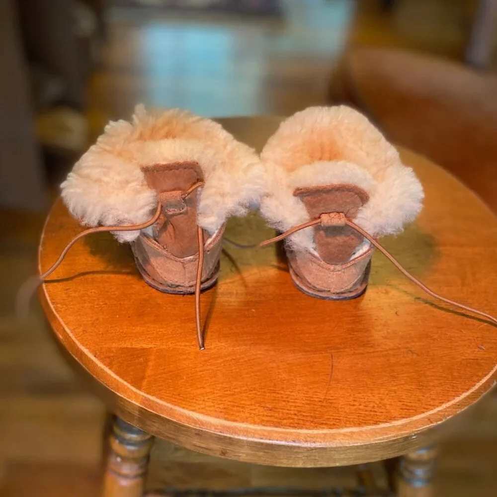 UGG Infant B00 Boots, Chestnut, Size Small